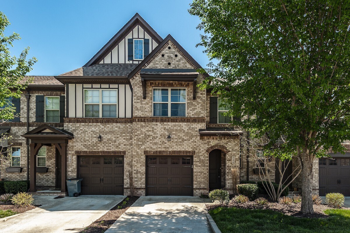 346 Coronado Private Cir, Hendersonville, TN 37075 House Rental in