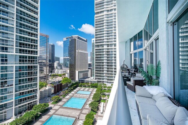 Building Photo - 475 Brickell Ave