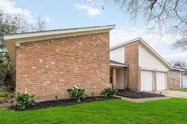 Building Photo - 13842 Maisemore Rd