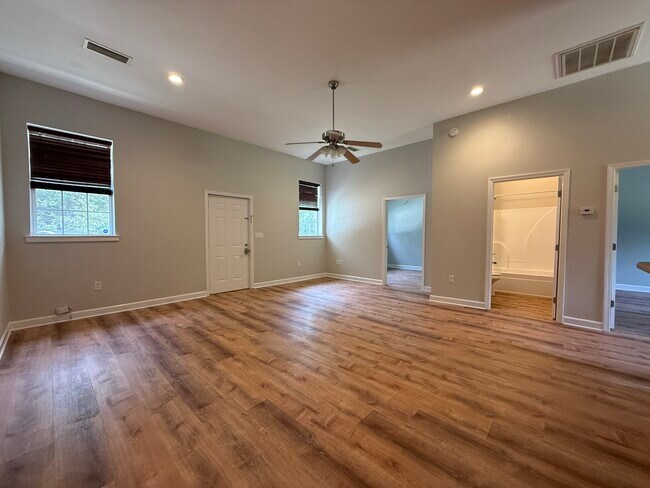 Building Photo - 11921 Woodland Ave