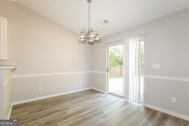 Foto del edificio - 125 Waters Edge Dr