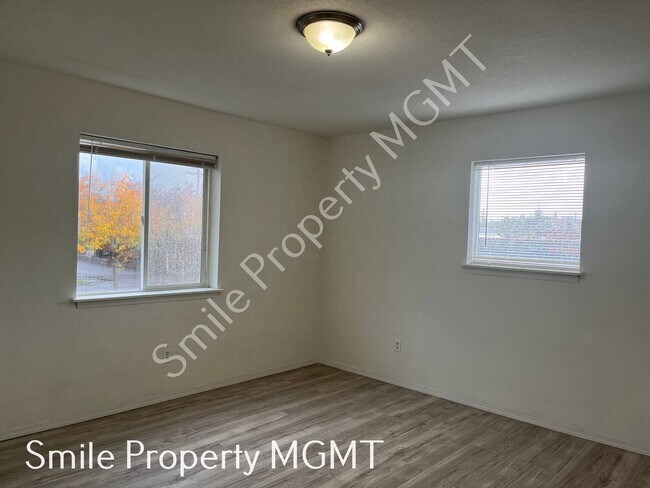 Foto del edificio - A nice house with 3 beds rooms and 1.5 baths.