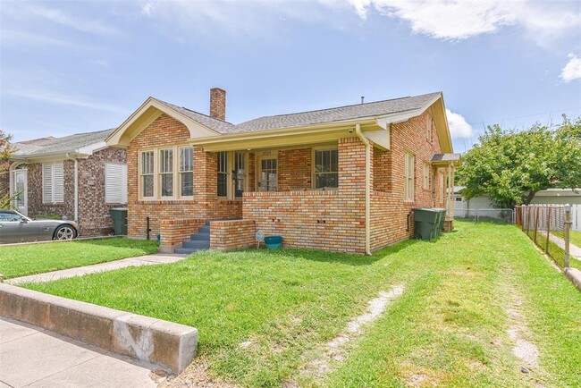 Building Photo - 3729 Avenue S 1/2