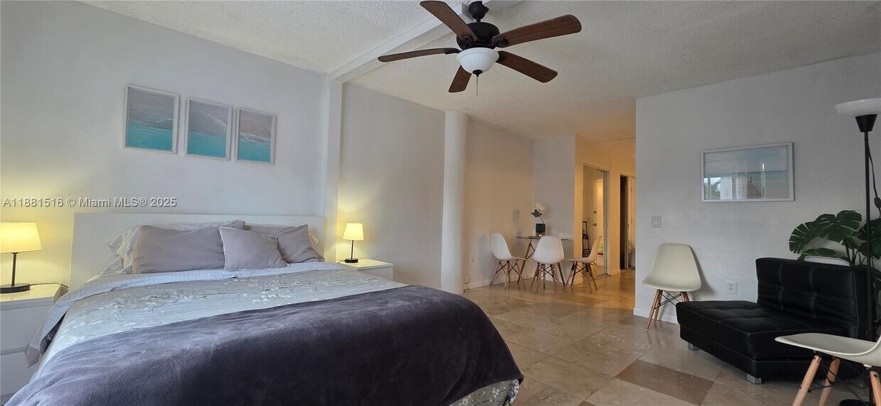 Foto principal - 7904 West Dr