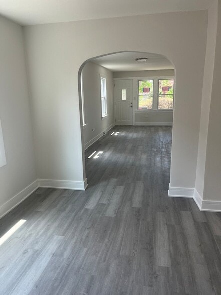 Building Photo - 13709 S School St