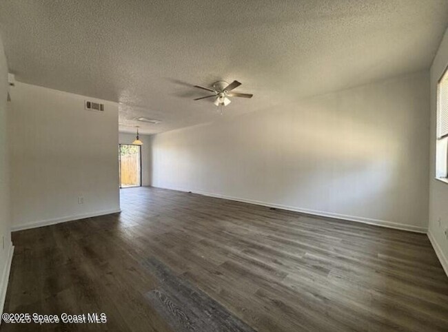 Building Photo - 4013 Tree Ridge Ln NE