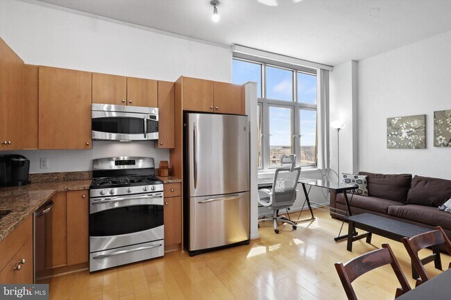 Building Photo - 811 4th St NW