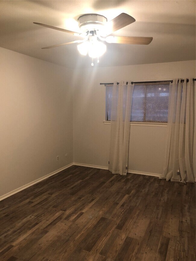 Foto del edificio - 11540 Chimney Rock Rd
