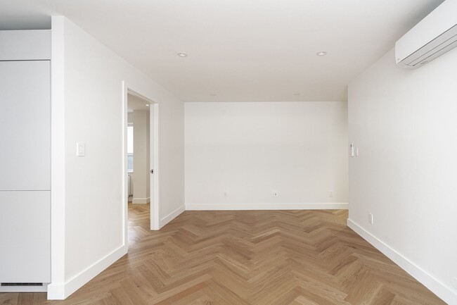 Interior Photo - 1510 Bathurst St