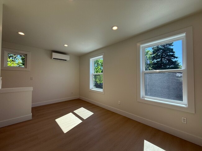 Building Photo - 2111 E Mill Plain Blvd