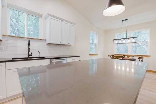 Foto del edificio - Beautiful New Construction Mountain Retreat