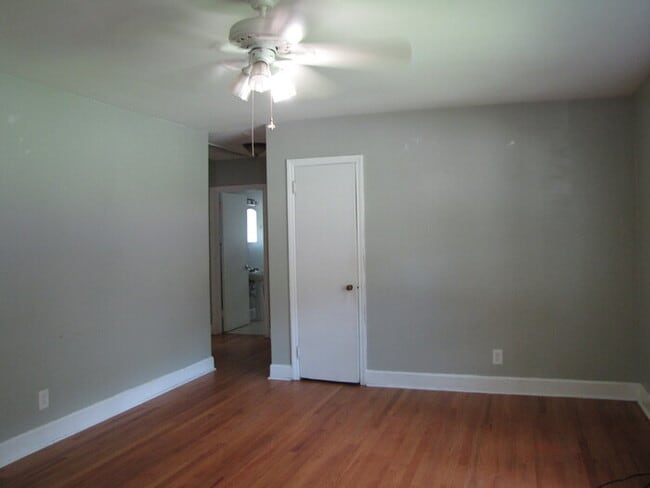 Building Photo - 415 Hugo St