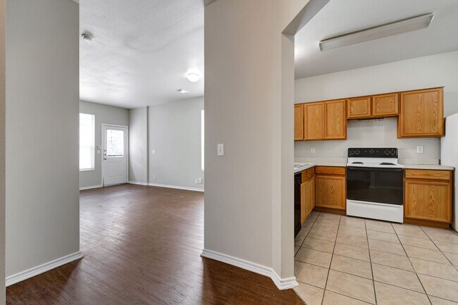 Foto del edificio - Recently updated 3 bedroom townhome