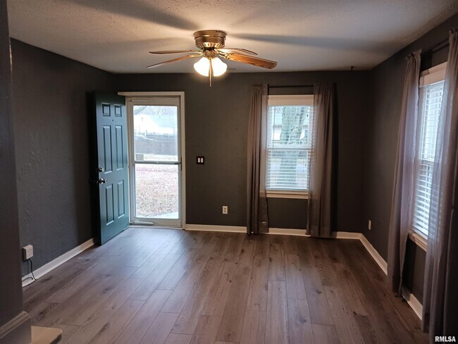 Foto del edificio - 1914 W Richwoods Blvd