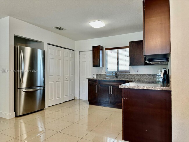 Foto del edificio - 513 NW 77th St