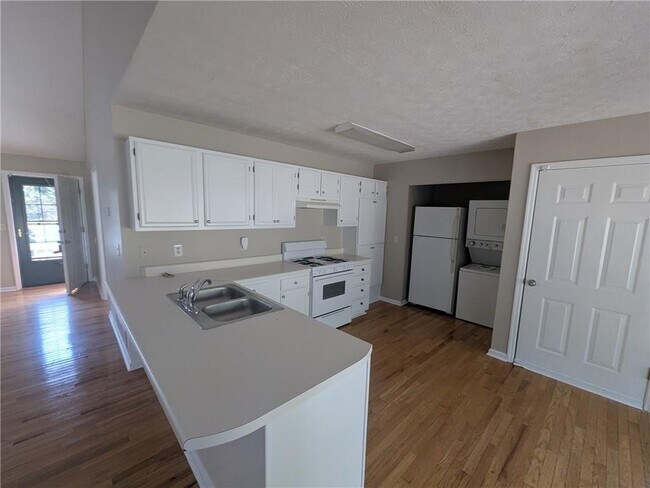 Foto del edificio - 1995 Holly Cove Rd