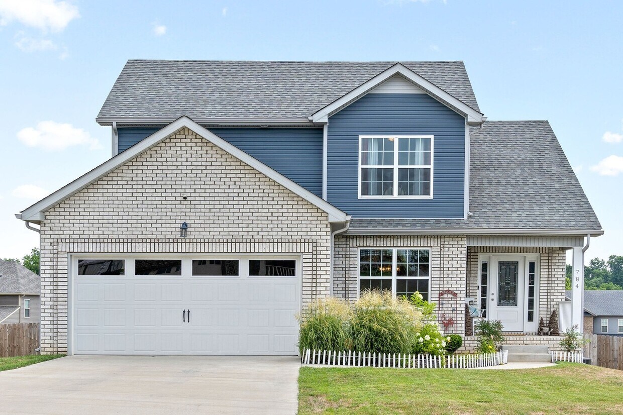 Primary Photo - 784 Crestone Ln