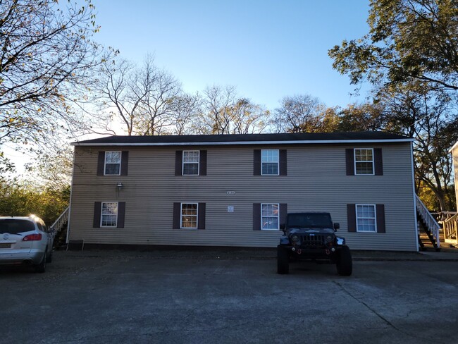 Building Photo - "Cozy 2-Bed Retreat in Huntsville – Perfec...