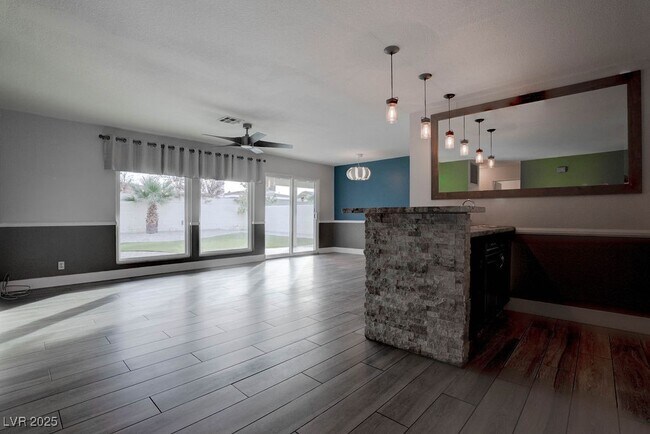 Building Photo - 908 Bonita Ave