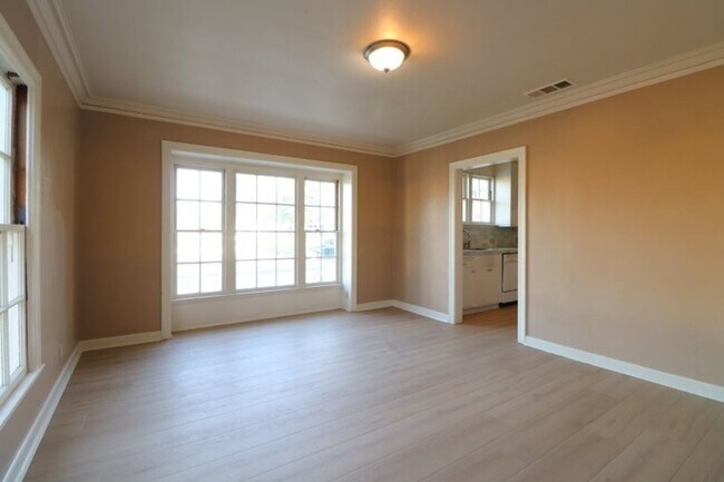 Foto del edificio - Beautiful Carriage District Rental