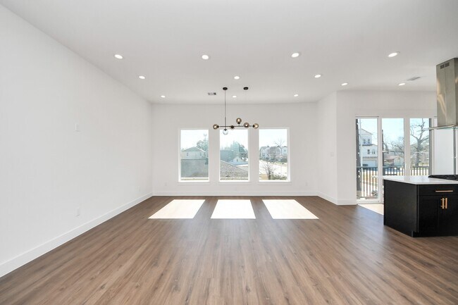 Building Photo - 5512 Hardy St