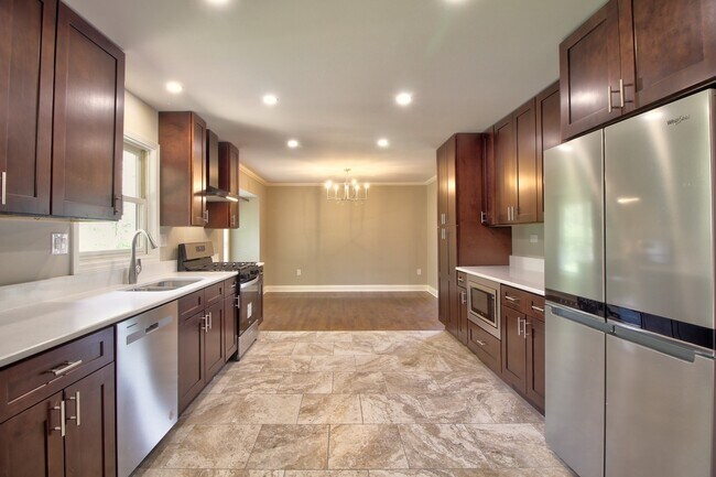 Building Photo - 480 Madison Ct