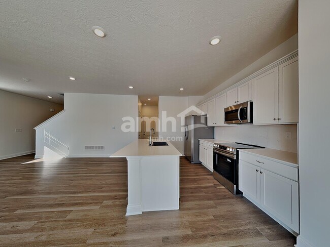 Foto del edificio - 9049 Henley Ave