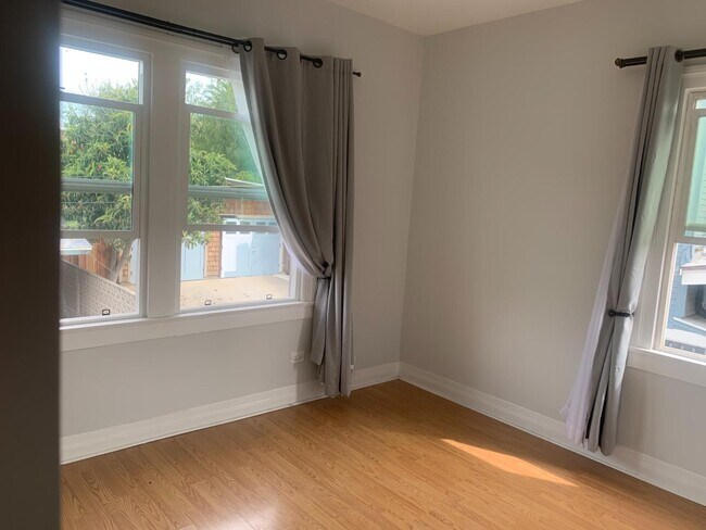 Foto del edificio - 1034 Hyperion Ave