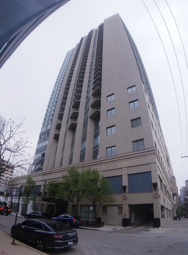 Building Photo - 111 W Maple St