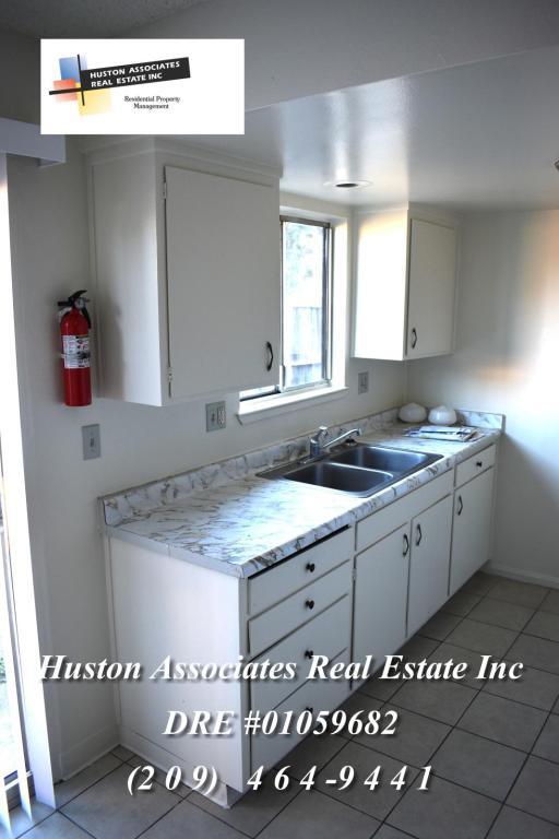Building Photo - 8130 Tam O'Shanter Dr