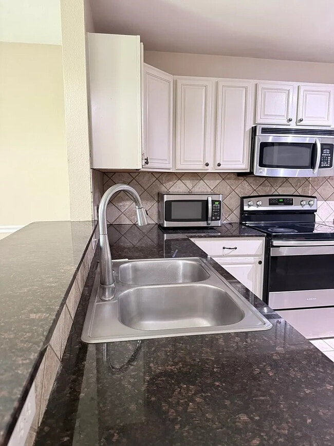 Foto del edificio - Room in Townhome on Oceanside Dr