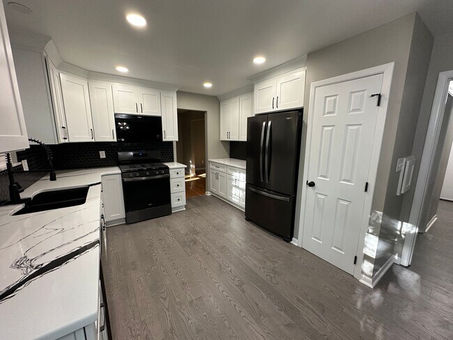 Foto del edificio - Stunning Single Family Home in “The Knolls”