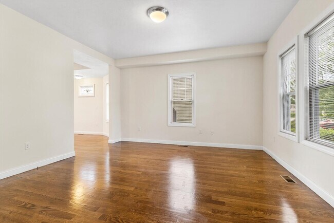 Foto del edificio - 111 Pleasant St