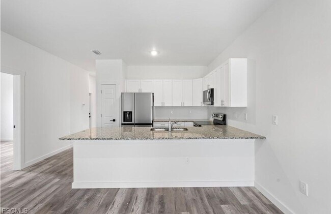 Foto del edificio - Charming 3BR Duplex in Lehigh Acres