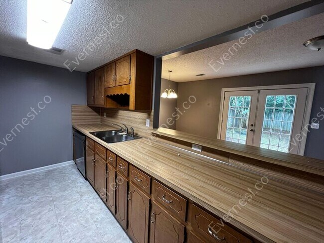 Building Photo - 2225 Cheshire Dr