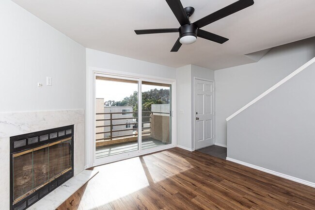 Foto del edificio - ***TRUE TREASURE!!! 2/2 TOWNHOME CLOSE TO ...