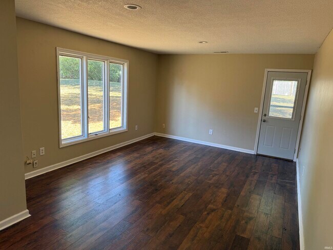 Building Photo - 3333 Kendale Dr