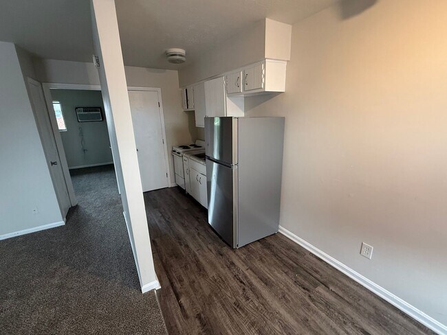 Building Photo - Discover Unmatched Convenience in a Prime ...