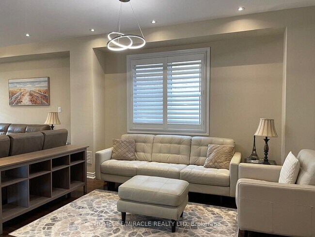 Photo du bâtiment - 7 Campwood Cres