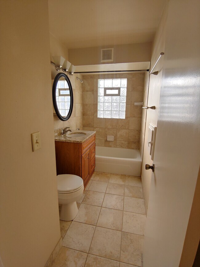 Foto del edificio - N70W5780 Bridge Rd