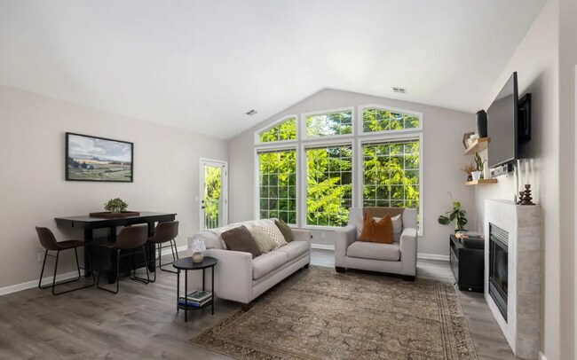 Building Photo - 3301 Park Ln