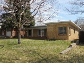 Building Photo - 750 S Canosa Ct