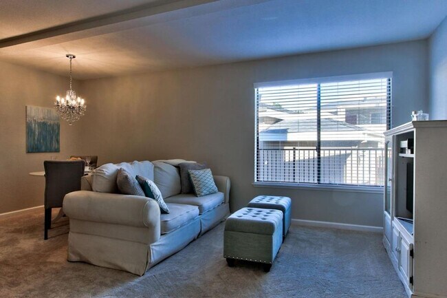 Foto del edificio - Great One Bedroom Condo in Monterey