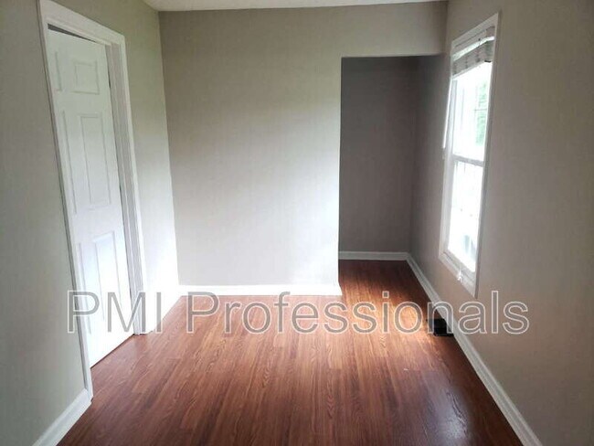 Building Photo - 218 Beechwood Cir