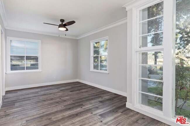 Foto del edificio - 5022 Clinton St
