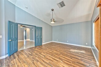 Building Photo - 2209 Crestline Falls Pl