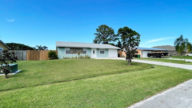 Photo - 913 SE Browning Ave House