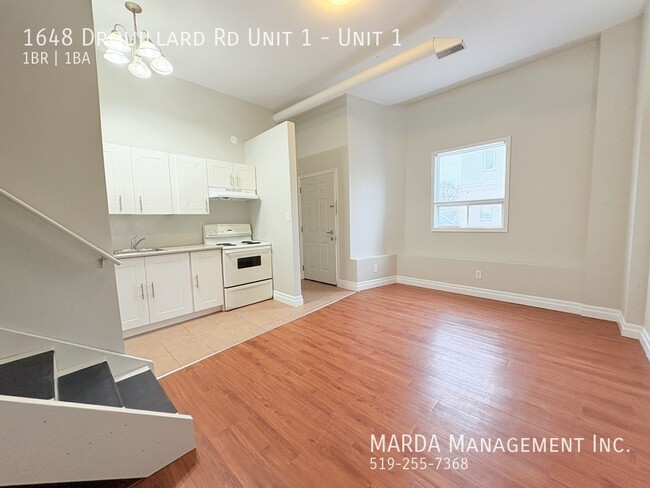 Building Photo - NEWLY RENOVATED 1-BEDROOM/1-BATH MAIN FLOO...