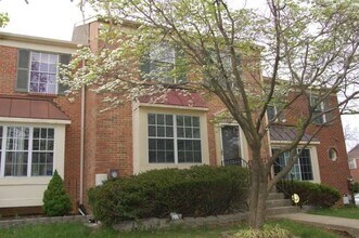 Building Photo - 8212 Londonderry Ct