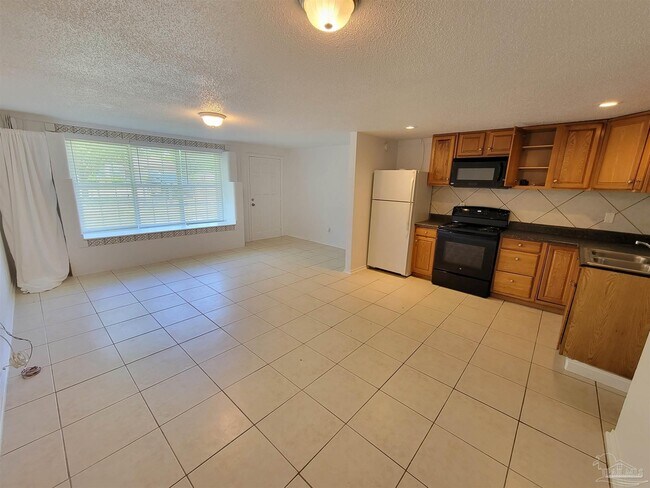 Building Photo - 712 N 49th Ave